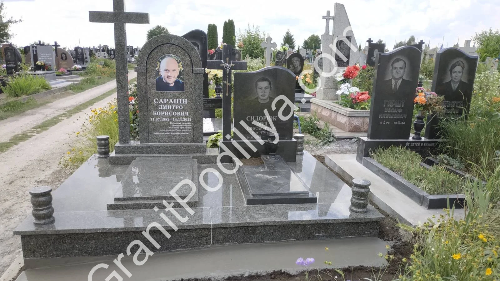 Подвійний пам'ятник з граніту - Кам'янець-Подільський | GranitPodillya